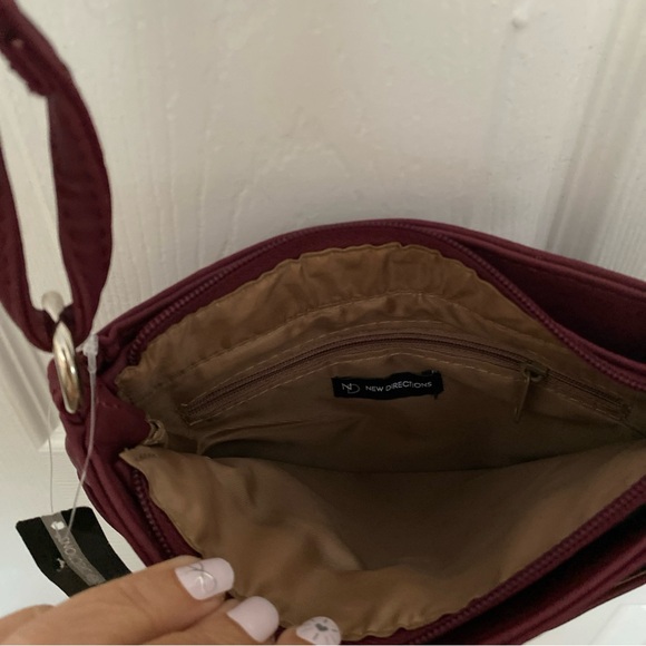 Elegant Burgundy Crossbody Bag - Picture 6 of 11